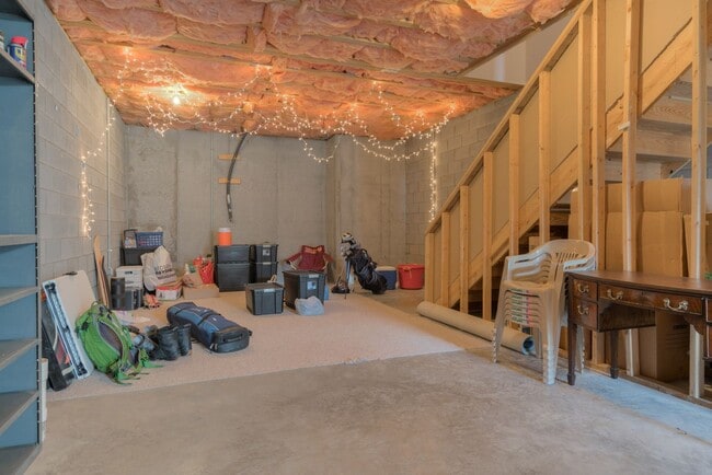 Photo - 250 Sheliah Ct