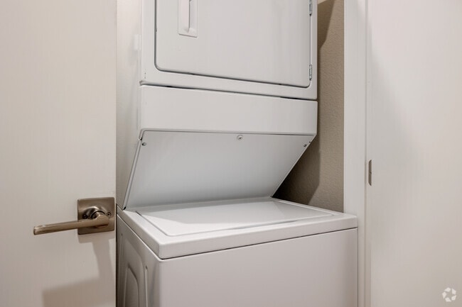 2BR, 2BA - - Holly38