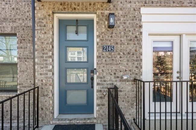 Photo - 2145 Burnside Dr NW