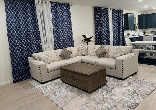 Photo - 729 Featherstone Dr