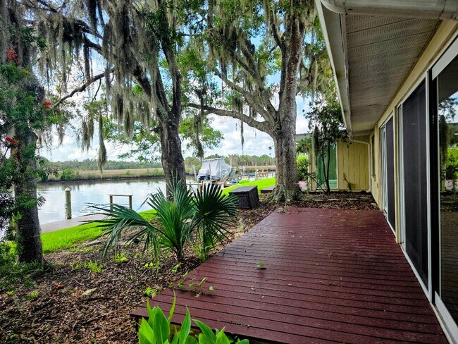 11456 W Bayshore Dr