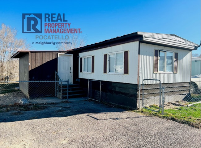 Building Photo - 3 bedroom 1 bath Mobile Home