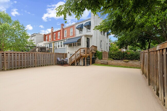 4-car parking! - 2339 3rd St NE Unit 2339 3rd St NE
