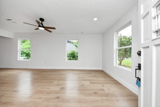 Photo - 501 Schilling Ave