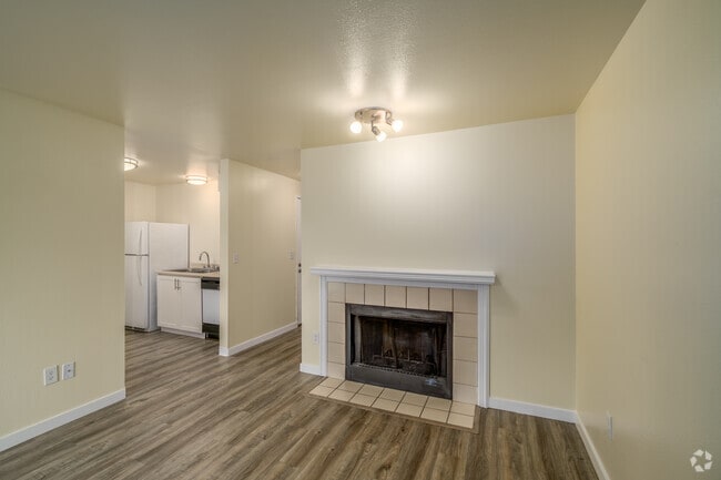 2BR, 2BA - 950SF - Living Room