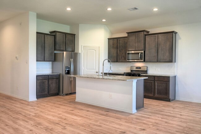 Photo - 31603 Zoe Pt