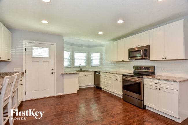 Photo - 418 Silver Springs Ln