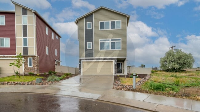 Building Photo - Three Bedroom Home in Vantana