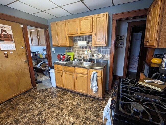 Photo - 2000 S 77th St