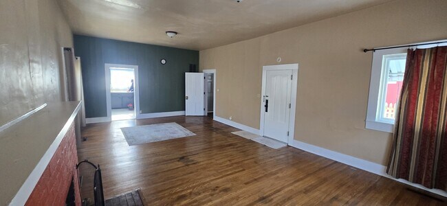 Photo - 115 W Kickapoo St