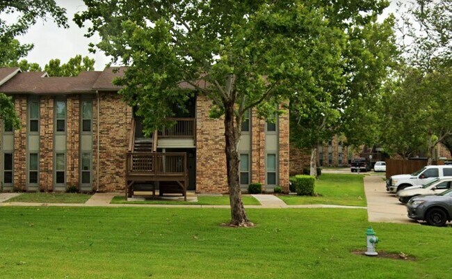 Photo - 1741 E Henderson Rd