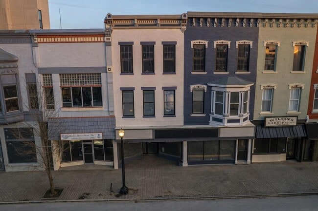 Building Photo - 814 Lincolnway Unit 202