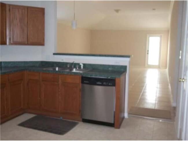 Building Photo - 2213 N Village Green St Rental