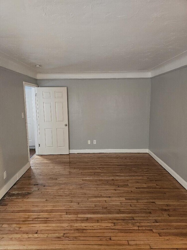 Photo - 9717 Balfour Rd