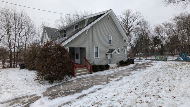 Photo - Charming 3-bedroom, 1-bathroom home located in the vibrant city of Akron