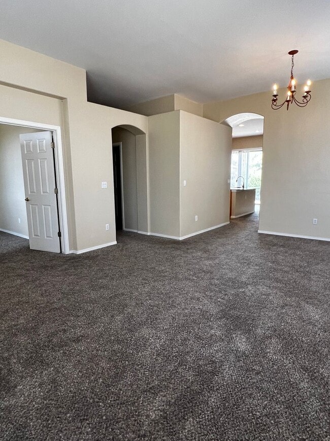 Photo - 1675 Brentford Way