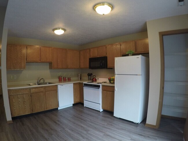 2911-2915 Horizon Dr.