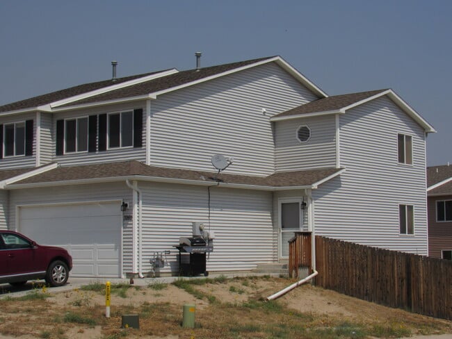 Building Photo - Westside Twin Home w/Unfinished Basement