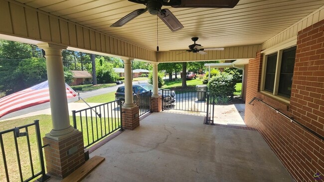 Photo - 203 Springdale Dr