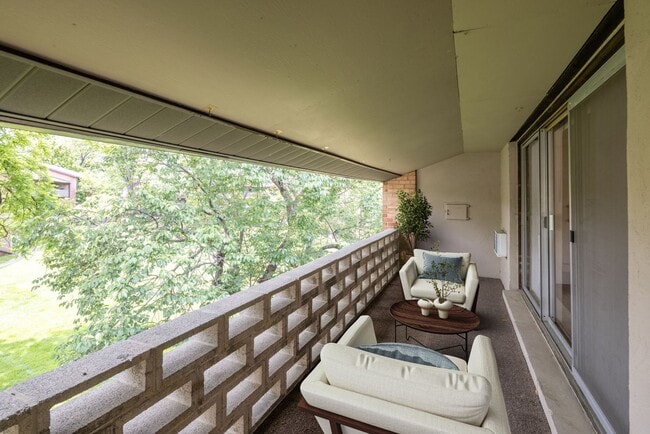 Photo - Racquet Club