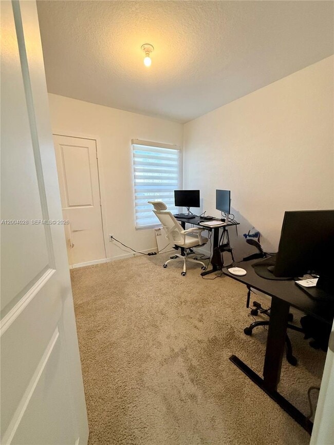 Photo - 487 NE 5th St