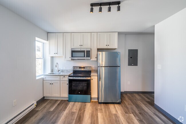 3BR, 1BA - 700SF - Kitchen