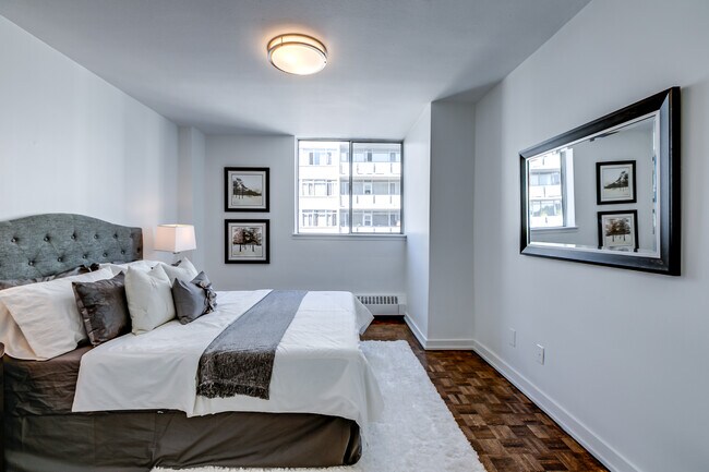 Photo - 2335 Lake Shore Blvd W