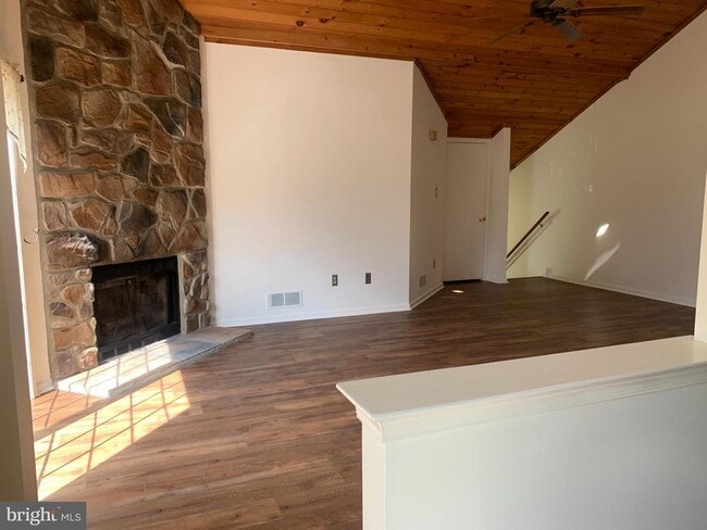 Building Photo - 214 Christopher Pl Unit 214