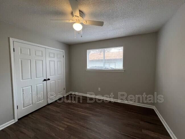 Photo - 3262 Coleman Ave