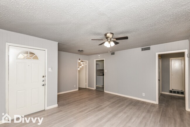 Photo - 501 Overhill Dr