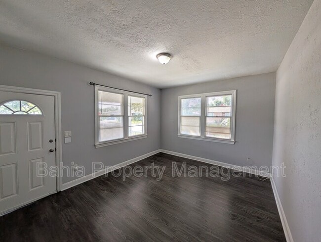 3702 N 12th St Unidad 1