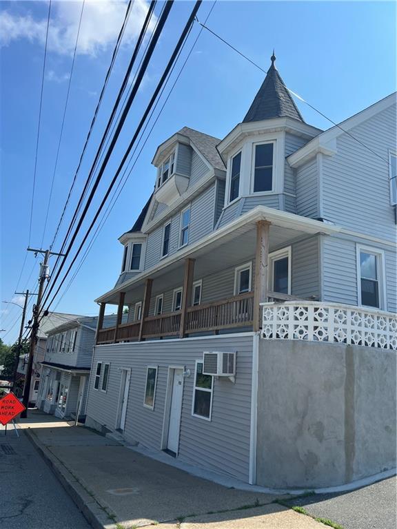Building Photo - 703 Providence St Unit B Rental