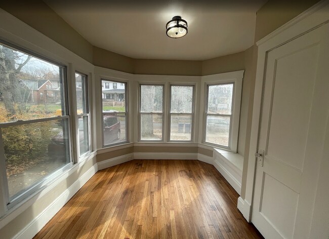 Photo - 3235-3257 Oak Rd Unit 3237