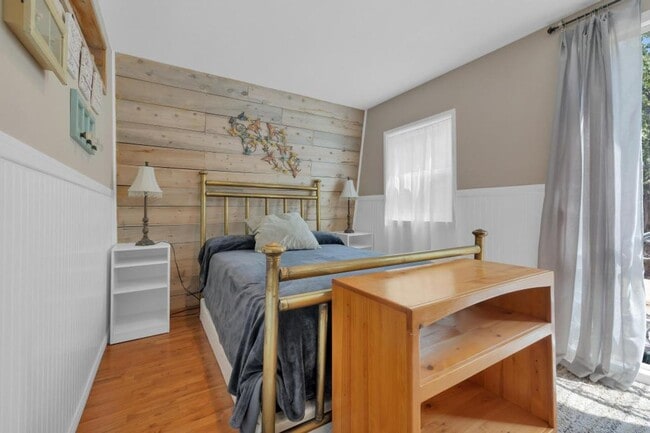 Photo - MOVE-IN SPEACIAL!! Peaceful Farmhouse Stud...