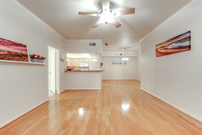 Building Photo - 2255 Braeswood Park Dr Unit 235