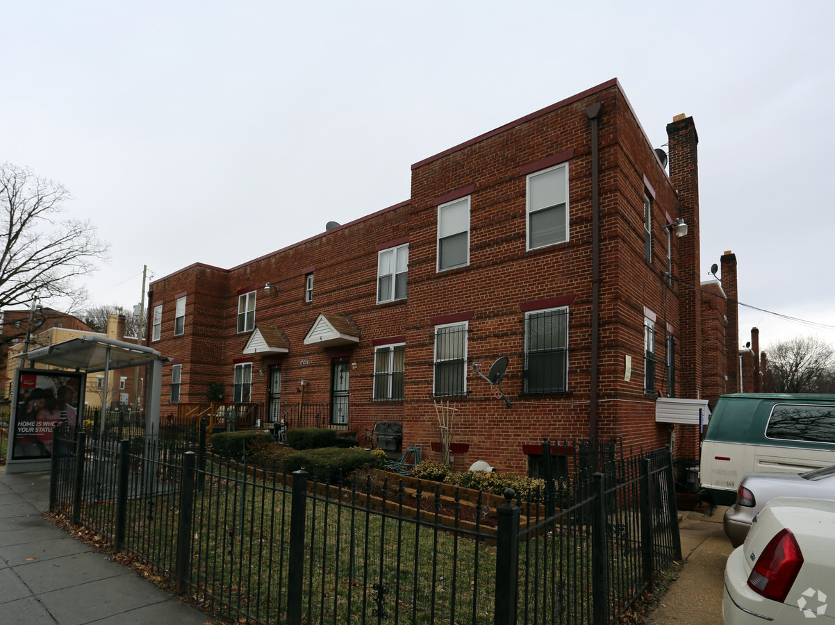 Photo - 4666 Hillside Rd SE Apartments
