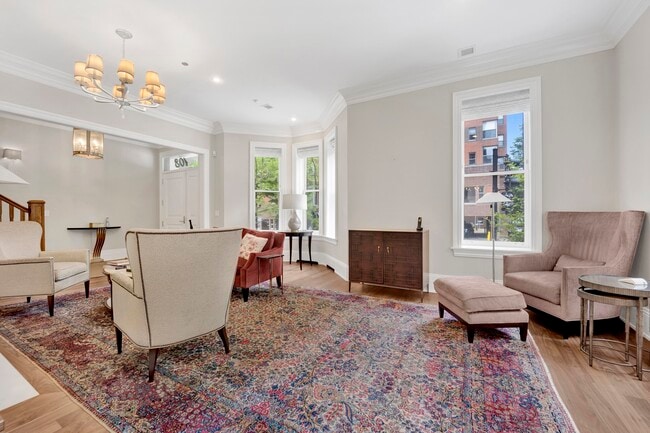 Photo - 103 W Chestnut St