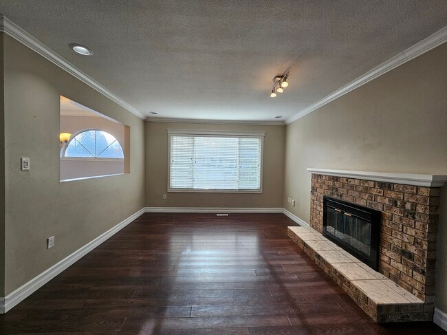 Photo - 32985 Malahat Pl Unit A