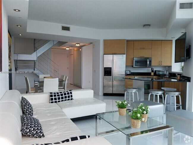 Building Photo - 60 SW 13th St Unit 4218 Rental