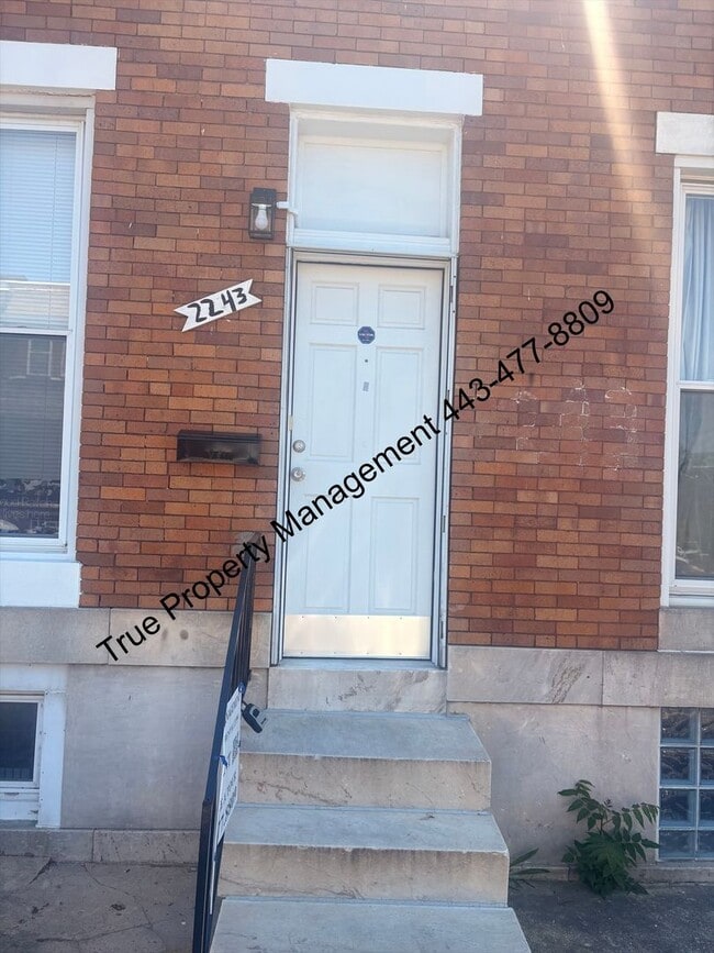 Building Photo - Spacious 3BR Home with Central A/C, 1.5 Baths & Unfinished Basement – Available Now!