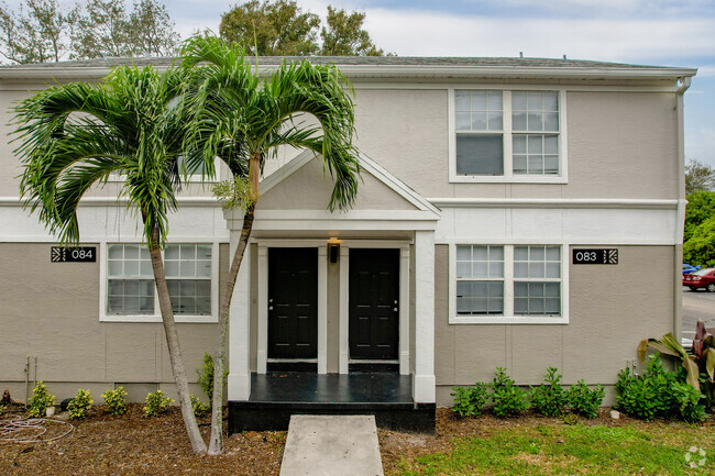 Building Photo - Oakwood Townhomes