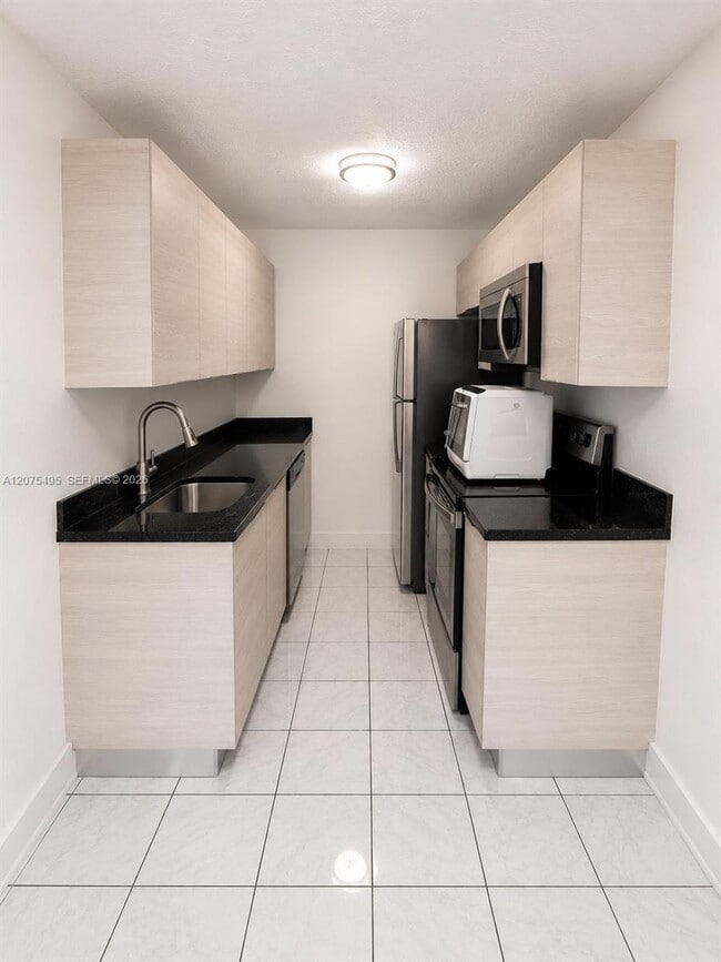 Photo - 1319 Meridian Ave Unit 205