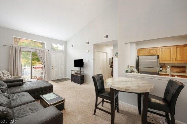 Photo - 28 Spruce Ct