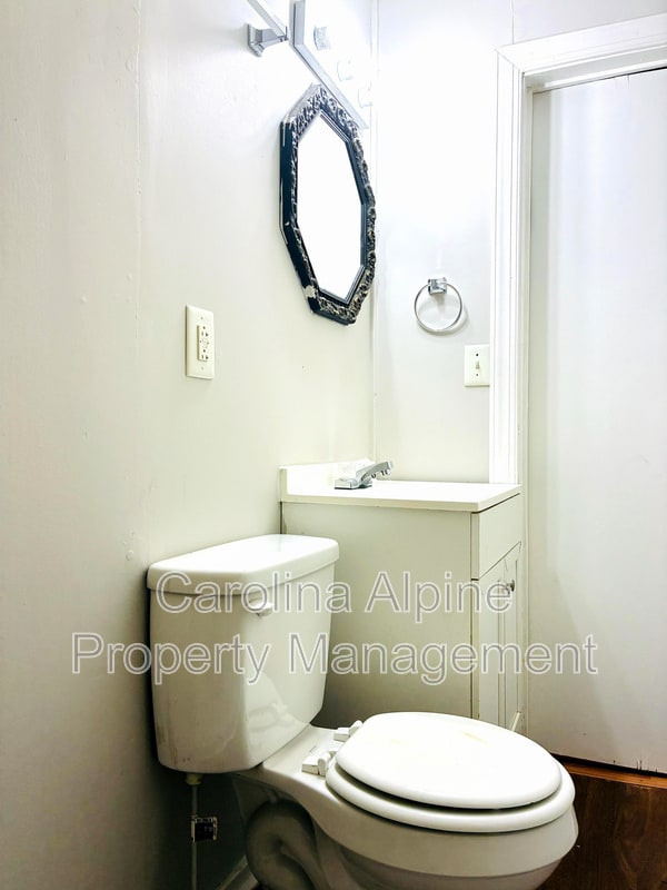 Photo - 405 S Oak St