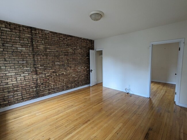 Photo - 3040 N Whipple St Unit 1