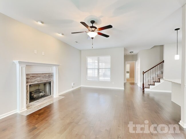 1050 Paddock Park Cir