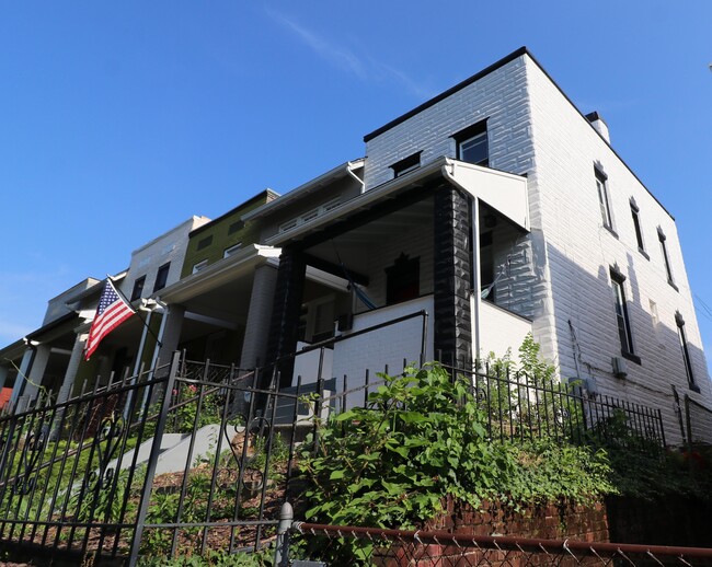 Building Photo - 1743 L St NE