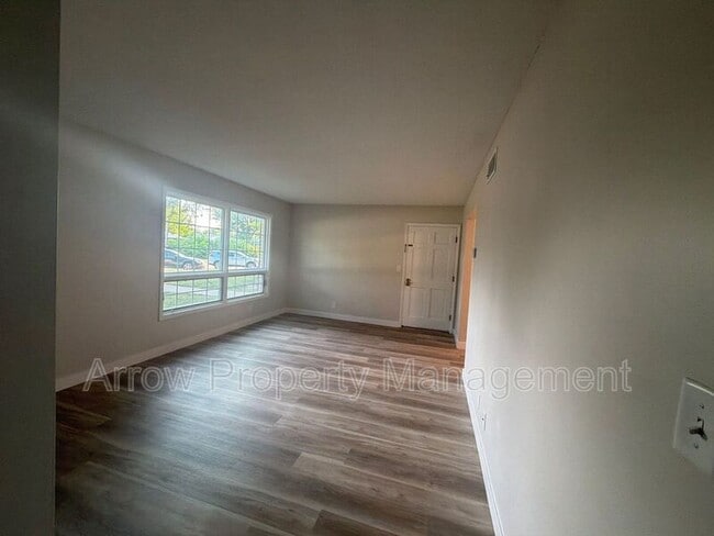 Photo - 650 E 12th St