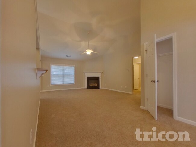 Photo - 1187 Balvaird Dr SE
