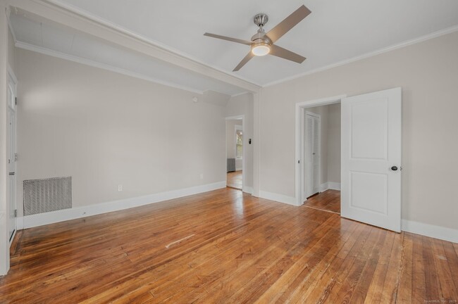 Photo - 245 Willetts Ave